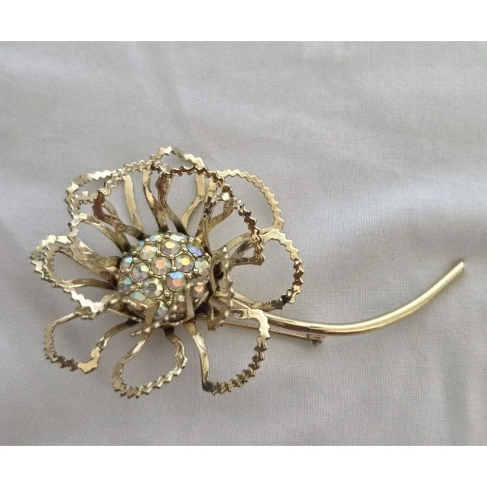 Vintage Sarah Coventry Gold Tone Aurora borealis Rhinestone Flower Brooch Pin